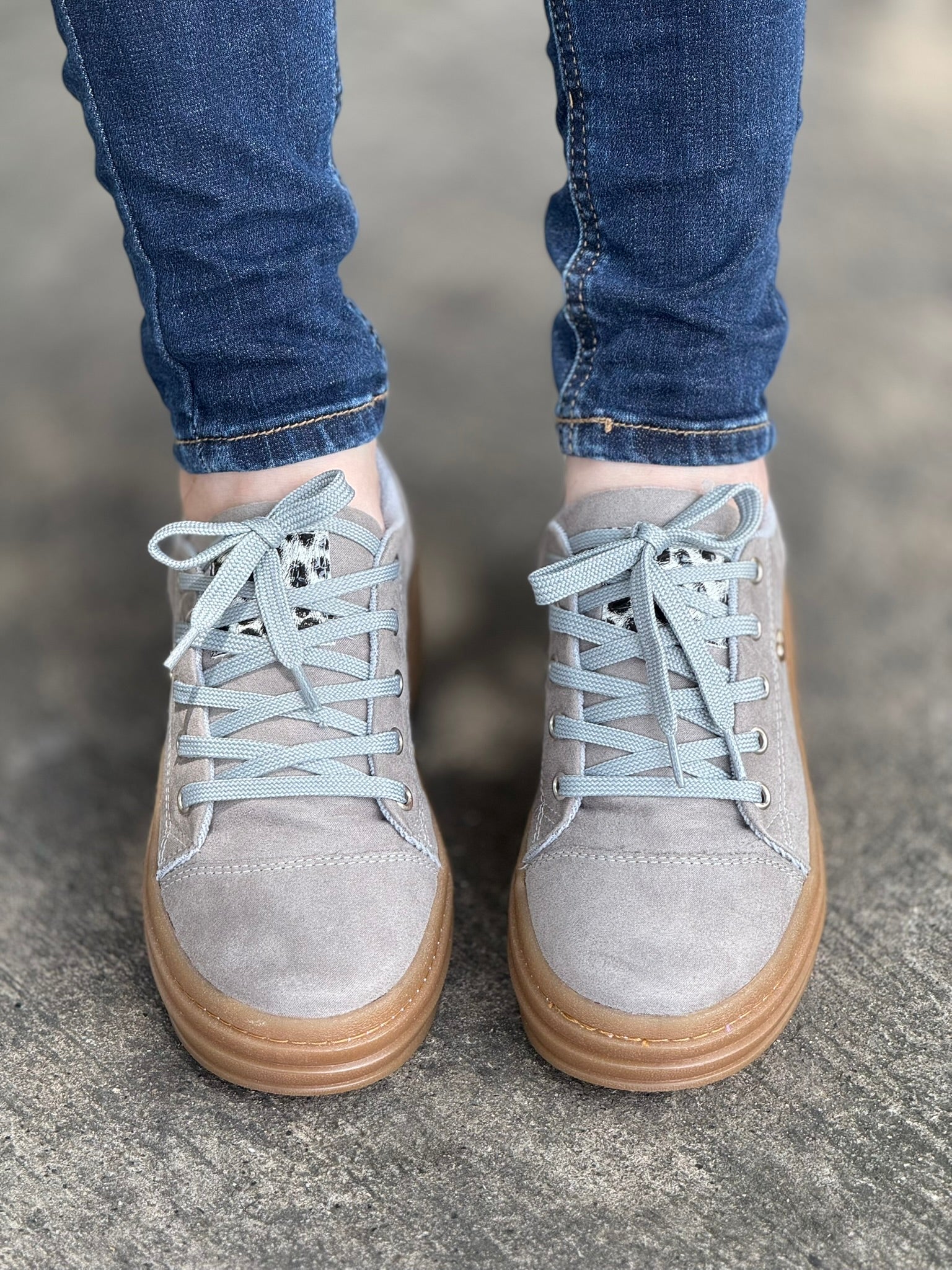 gid://shopify/MediaImage/24532742701150